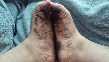 Cleaning dirty feet - foot fetish