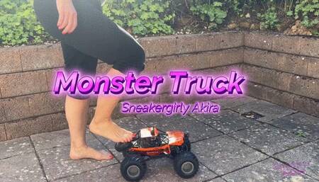 Sneaker-Girl Akira - Crush Big Monster Truck