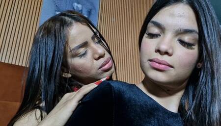 TWO YOUNG WOMEN KISSING VERY INTENSIVELY - BY NICK LIPS AND SOPHIE SMITH - CLIP FULL