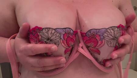 POV Big Sexy AF Tits, Pink Bra, Hot Pink Vibrator, Hard Nipples, Braless, DDD Tits, Body Oil, Naked Tits