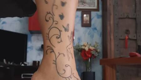 Video da ascoltare con il volume alto. Il tallone che rimaneva incollato alle mules . Il mio completo da donna delle pulizie un pò troia