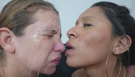 Cobrindo o rosto da escrava 0de saliva e bafo de vírus by Anita Perversa (part04-05)