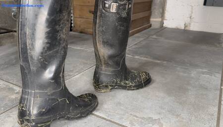 Lady Dark Angel - Trampled Hard in Filthy Hunter Wellies (HD 720p MP4)