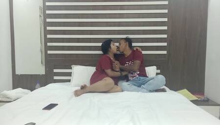 Hot Indian Wife XXX Curvy Big Boobs Desi Bhabhi Gets Pussy Fucked