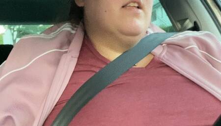 SSBBW stuffing while driving
