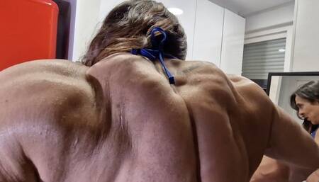 FBB OFFSEASON BIG POSING BACK GRUNT TRAPS HUGE GIANTESS BICEPS GLUTES IN THE KITCHEN