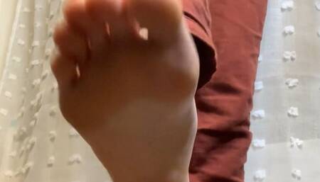 Giantess Stinky Feet
