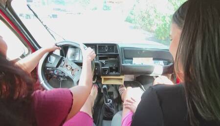 Geral returns to practice with Adrianna in the Fiat 147