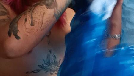 girl blow inflatable whale and b2p big green balloon