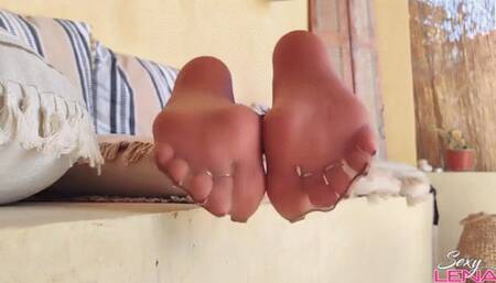 Cumming Outdoor Nylon Foot Tease – Sheer Pantyhose Soles on the Terrace