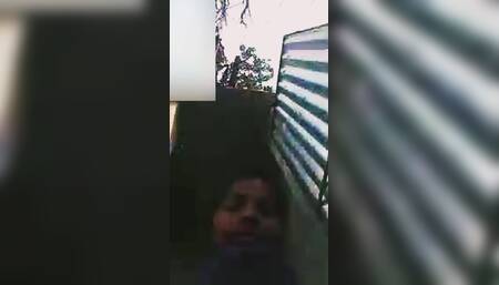 Desi Girlfriend Showing Hot Young Pussy