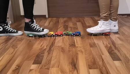 Sina & Sabrina - crushing small toycars