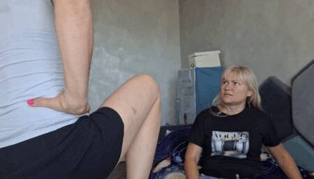 FEMALE BAREFOOT FACE KICKING 4 FF