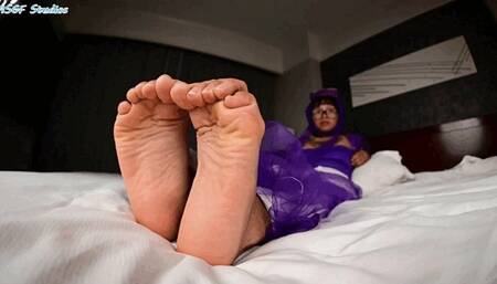 Asian Genie with a TOE TEASE! - MP4