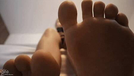 Unaware Girl SITS on Shrunken Lost Roommate