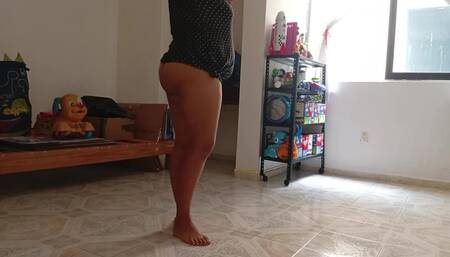 Chubby mom records herself and sends me a video doing cleaning in a thong 3