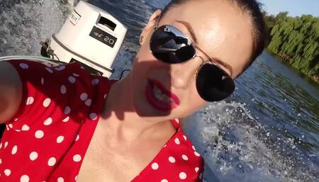 I Flash My Sexy Body on the Boat Ride with My Friends