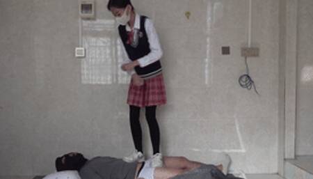 Goddess Jia Jia tramples and humiliates, dances on the cock, and steps out the cum!