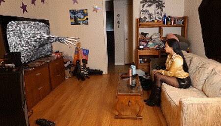 Crossover between Peninsula and Hollyrope! A video that breaks boundaries! Raven Lynette in the USA and Taozi in China bound and gagged at the same time by an evil spirit!