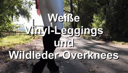 White vinyl leggings & suede over-the-knee boots - Weiße Vinyl-Leggings & Wildleder-Overknees