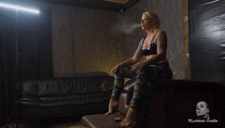 Smoke around her face 4K MP4