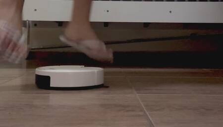 62KG Woman CRUSHES a Robot Vacuum! (ASMR Destruction) Pt 2