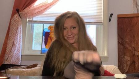 SIZE 9'S RUBBING IN NYLONS