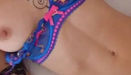 Flexible Blonde with Nice Pussy Getting Stretched