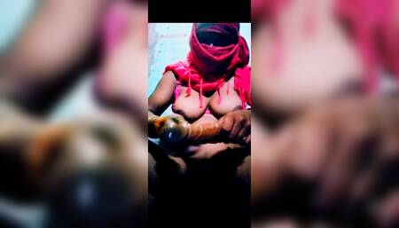 Meri desi chudai ki bhuki bhabhi ne dildo se choot kaa pani nikala