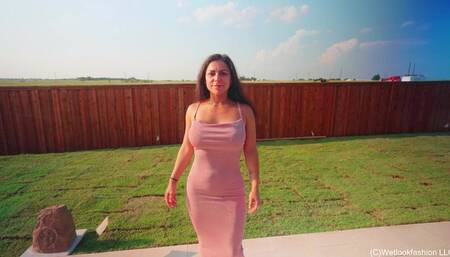 Reina's Dress Gets See-Through When Wet