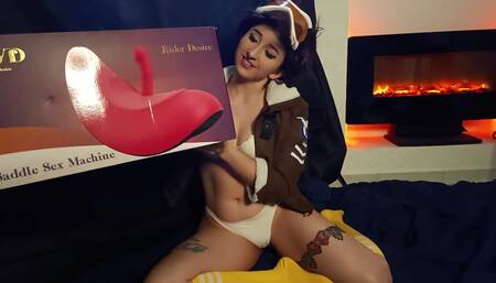 Yndige Cammy Har Forblffende Orgasmer I Sin Vibrerende Stol (tracer Cosplay)