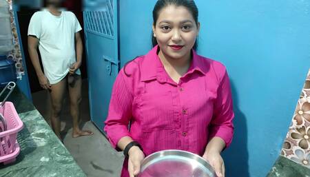 Desi Indian Beautiful Bhabhi ka Kitchen Me Dever Ke Sat Gapa Gap