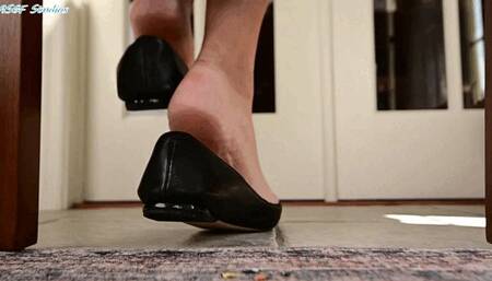 GIANTESS SHOEPLAY and HEEL POPPING! Her thin flats can't contain her thick fat soles! Part 2 - MP4