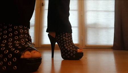 crushing in my sexy black pumps!