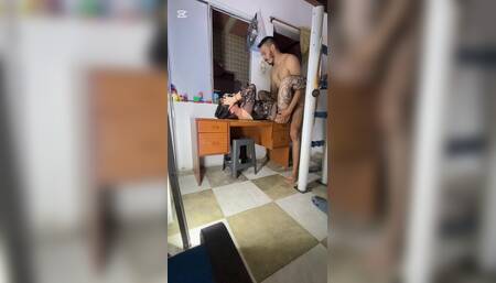 Mature was playing young fucks hard and hard comes and squirts inside her