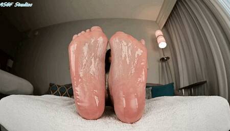 Diva's JUICY BIG SOLE SHOW! SUPER OILY! - MOV