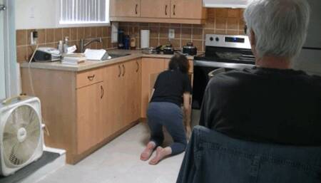 Feet and jerk in the kitchen (HD)