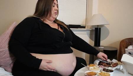 Lazy BBW stuffs BBQ food