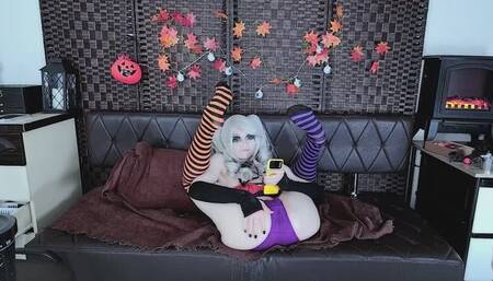 Brainrot GF Cannot Stop Staring at Her Phone While Masturbates