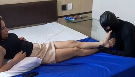 WORSHIP MY FEET AND SUCK MY DELICIOUS TOES WHILE I IGNORE YOU