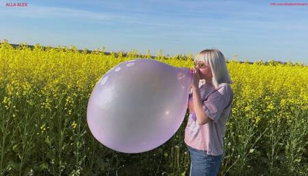 Alla makes a B2P balloon in a field