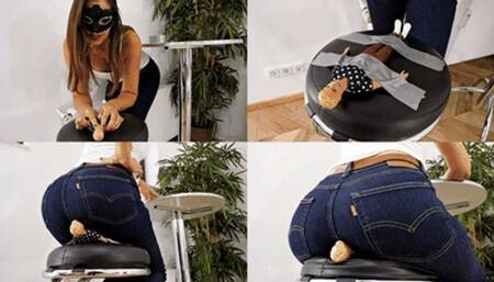 Dream or nightmare - under his mistress‘ ass!