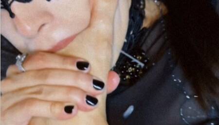 GOTH STEP MOMMY GOES TOE SUCKING! HAPPY HALLOWEEN