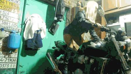 Motorcycle in the garage WMV (1280x720) FHD