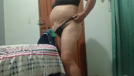 I invite milfs I met at the hotel pool to my room