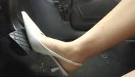 Maria’s Solo Test Drive – Kitten Heels and a Heavy Foot