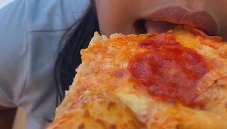 Picnic Stuffing - Sweettanyx Devouring pizza in public