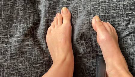 Cutting long toes nails at home