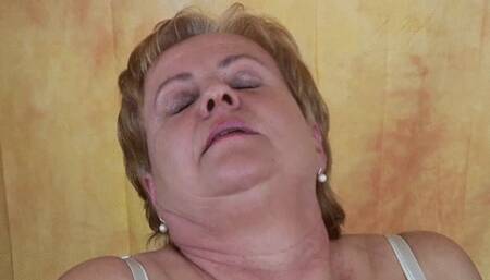 CHEATING COUGAR GILF FOR YOUNG COCK