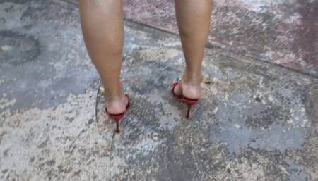 Katherine Heel popping Queen on sexy mule heels